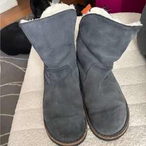 Birkenstocks women’s Sherpa lined bootie gently used.